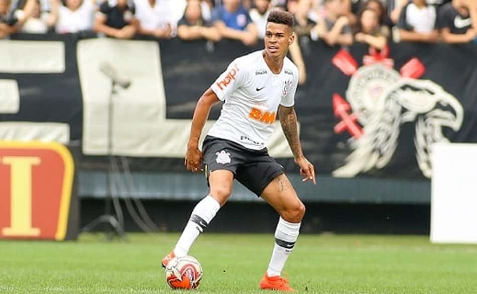 Vasco se acerta com Corinthians e se aproxima de empréstimo por Richard