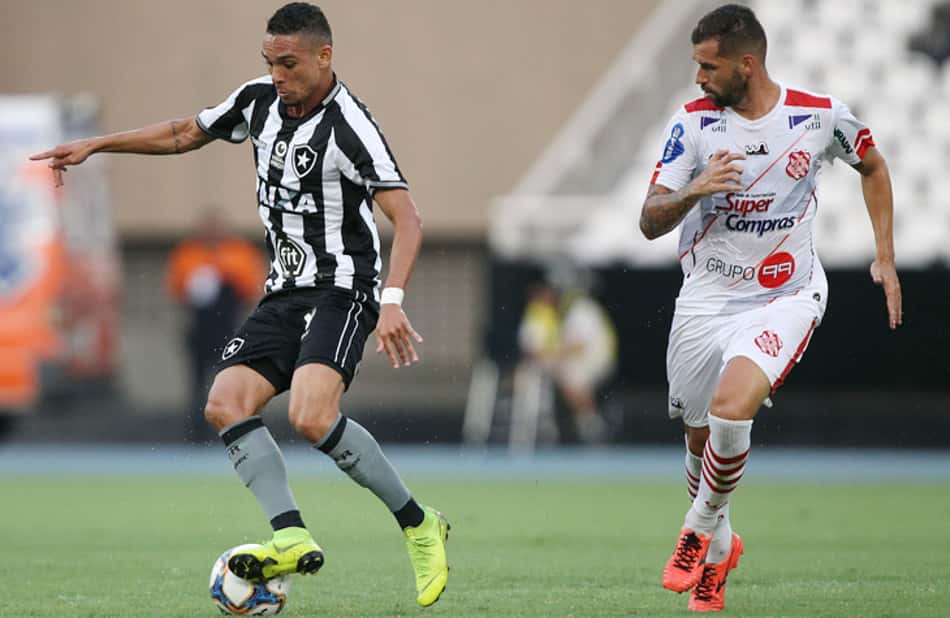 Vaiado, Botafogo volta a decepcionar e empata com o Bangu no Niltão