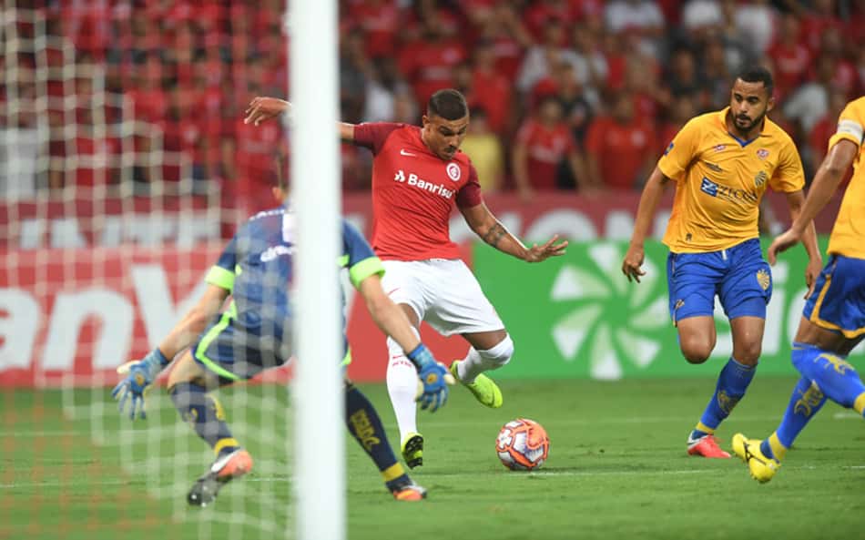 Jogadores do Inter analisam o revés no Gauchão