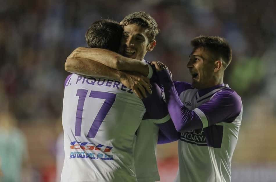 Defensor perde em casa para o Bolívar, mas garante classificação