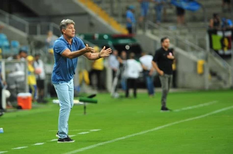 Em coletiva, Renato exalta preparação da equipe e comenta situação de Kannemann