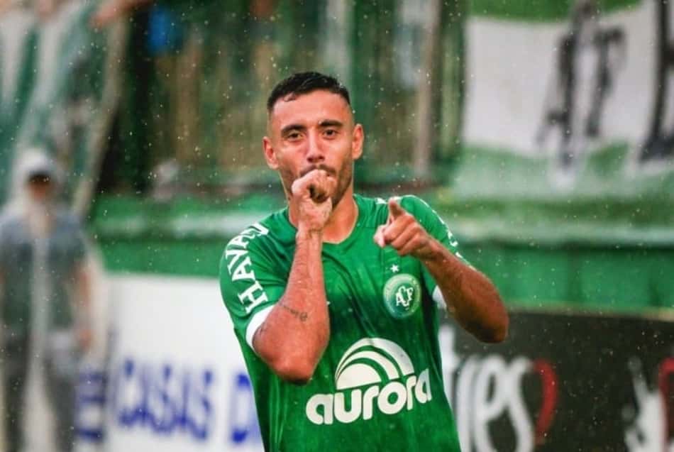Alan Ruschel comemora chegada a 50 jogos com a camisa da Chapecoense