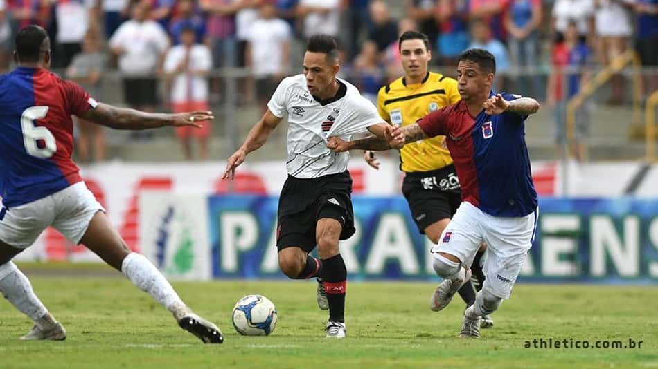 Paraná e Athletico empatam no clássico e se complicam no Estadual