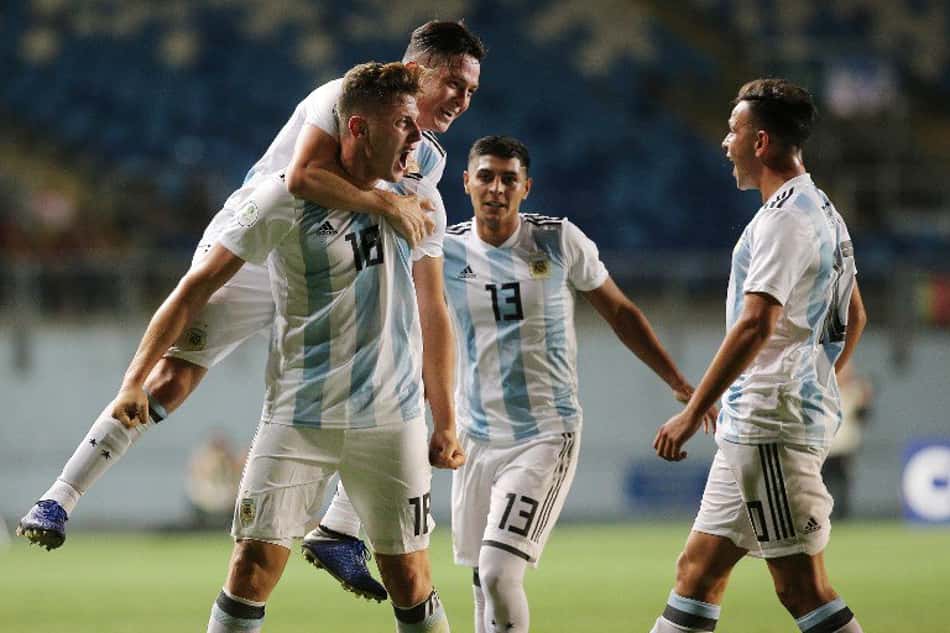 Com hat-trick de atacante, Argentina derrota a Venezuela
