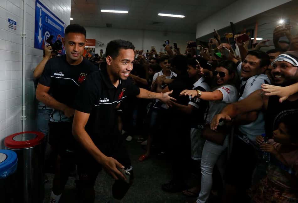 Vasco é recebido com festa em Pernambuco