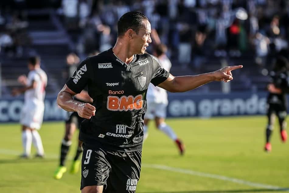 Ricardo Oliveira iguala Zico, fica perto de Pelé, e se torna o 10º maior artilheiro brasileiro na Libertadores