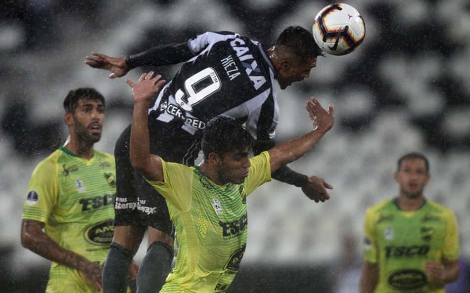 Defensa-ARG x Botafogo: prováveis times, desfalques, onde ver e palpites
