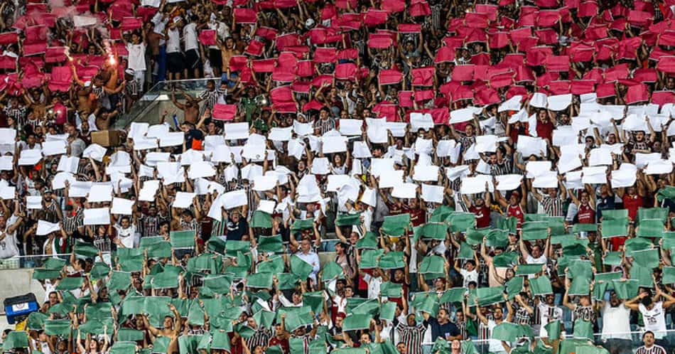 Balões, papéis e clássico contra Fla: a história do 1º mosaico do Fluminense