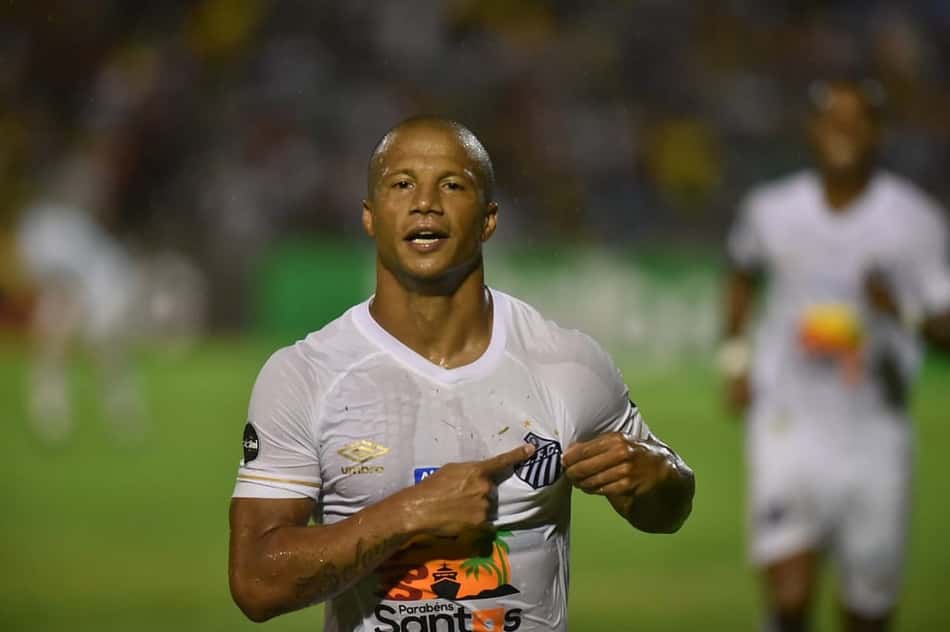 Sánchez faz juras de amor e revela desejo de se aposentar no Santos