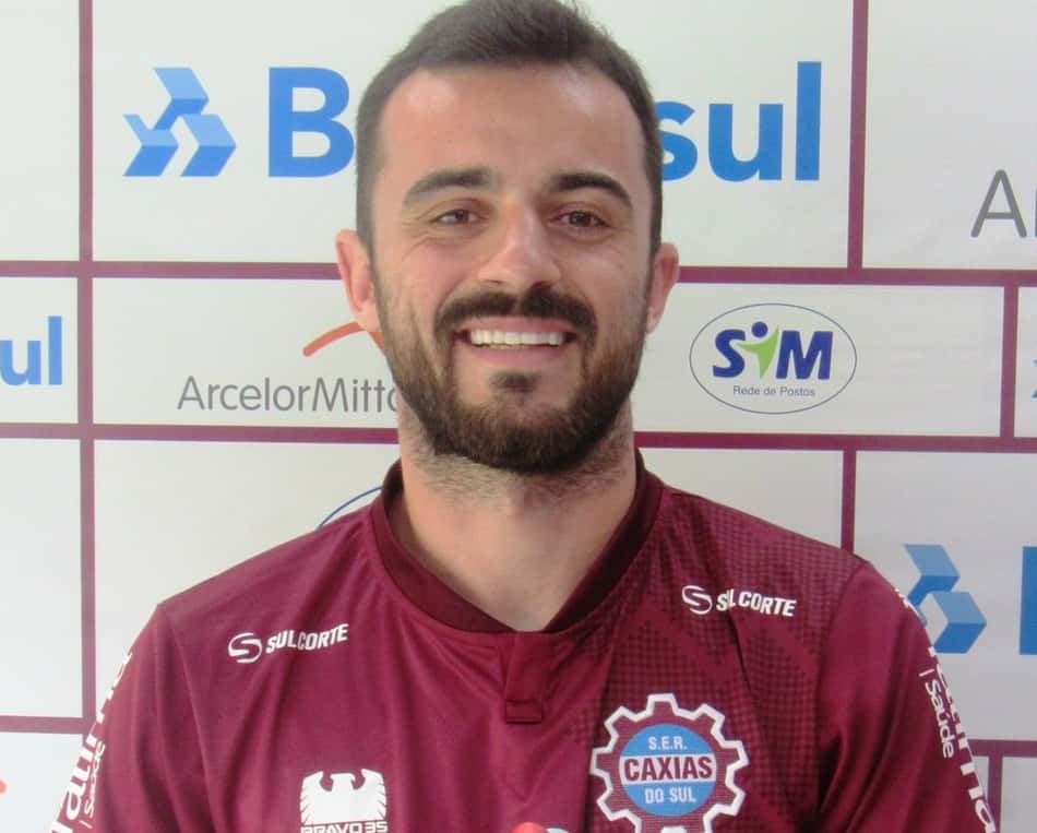 Revelado pelo Internacional, volante do Caxias promete dar a vida contra o ex-clube