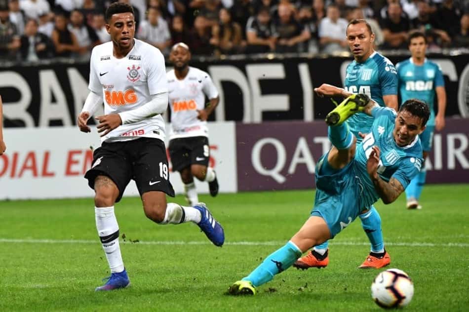 Já virou rotina neste início de temporada. O Corinthians conta com Gustagol para evitar um resultado negativo. O atacante marcou nos minutos finais contra o Racing e a partida terminou empatada por 1 a 1, na Arena em Itaquera (notas por Carlos Andrade) 