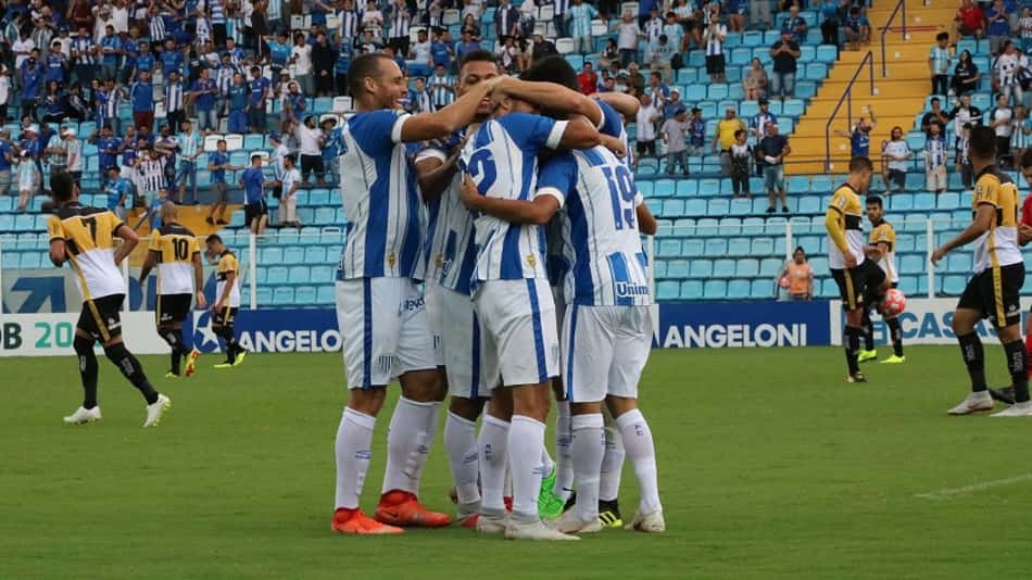 Em momentos opostos, Avaí e Brasil de Pelotas medem força na Ressacada