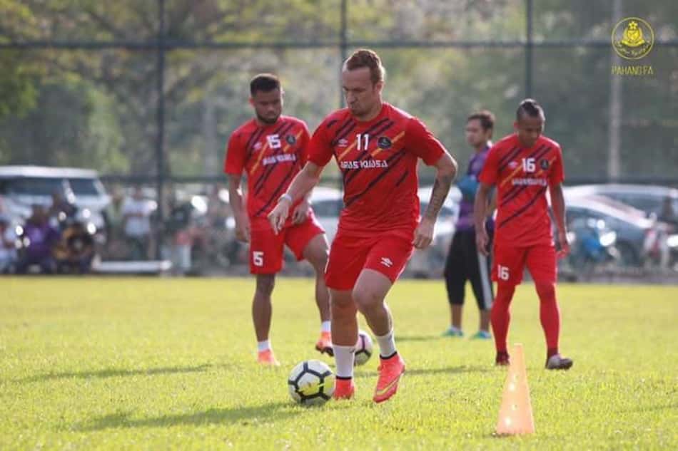 Time de Zé Love começa bem a temporada na Malásia e jogador comemora
