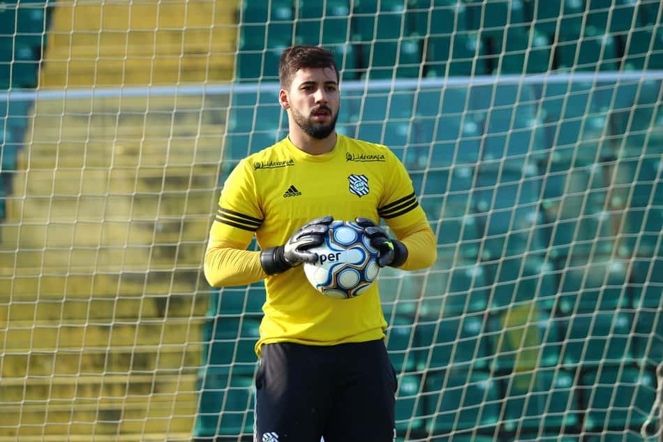 Goleiro Alisson é registrado no BID e pode jogar pelo Paraná