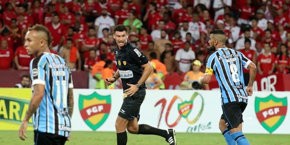 Diretor do Grêmio dispara contra 'erros' da arbitragem no empate diante do Brasil de Pelotas