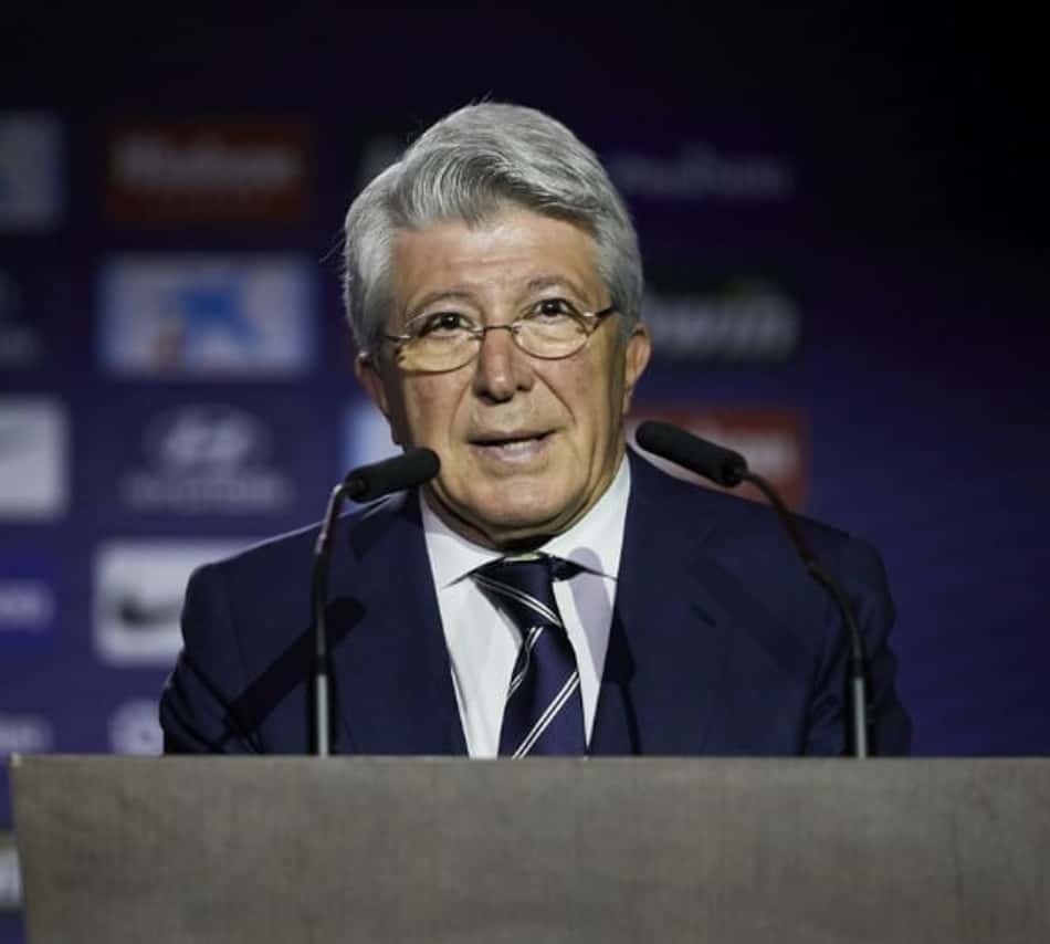 Presidente do Atlético provoca Anfield e elogia postura da equipe