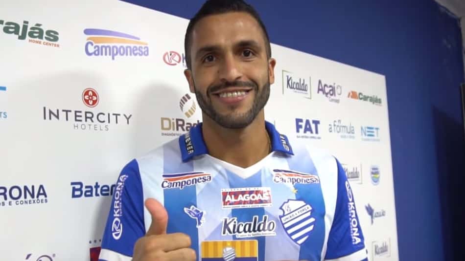 Ronaldo Alves alcança marca importante na carreira com a camisa do CSA