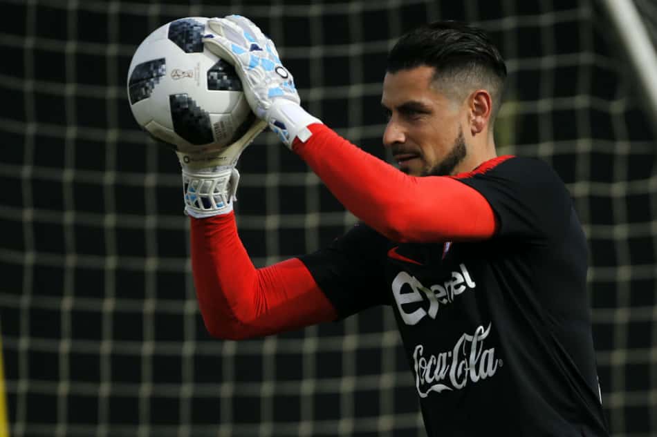 Com dupla nacionalidade, goleiro descarta atuar pela Argentina: "Escolhi o Chile"