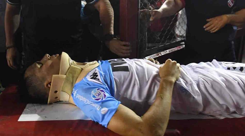 Zagueiro do Racing segue internado após sofrer traumatismo craniano no clássico de Avellaneda
