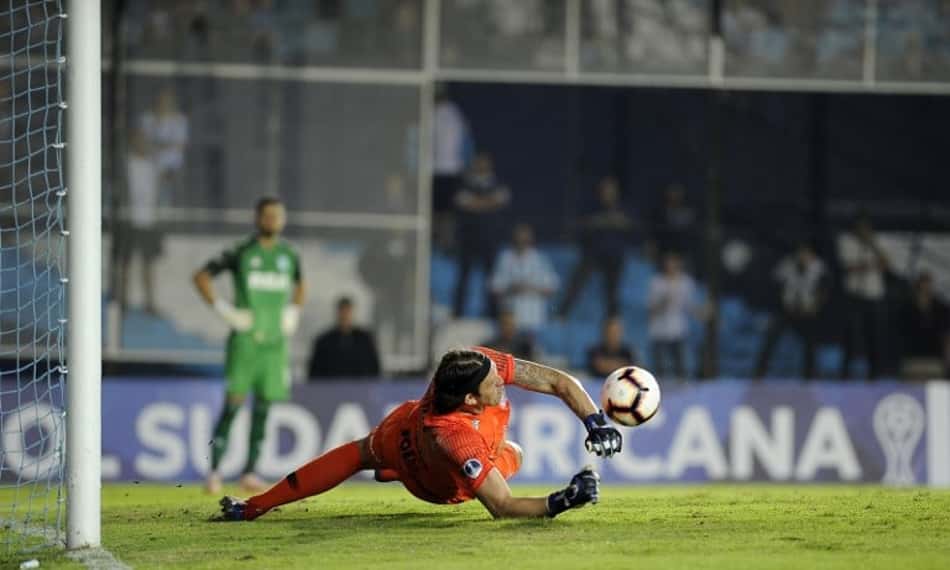 O Corinthians volta da Argentina com uma classificação expressiva diante do Racing, pela Copa Sul-Americana. Dois foram os personagens principais: Vagner Love, que entrou durante a partida, e Cássio, que defendeu dois pênaltis (notas por Carlos Andrade) 