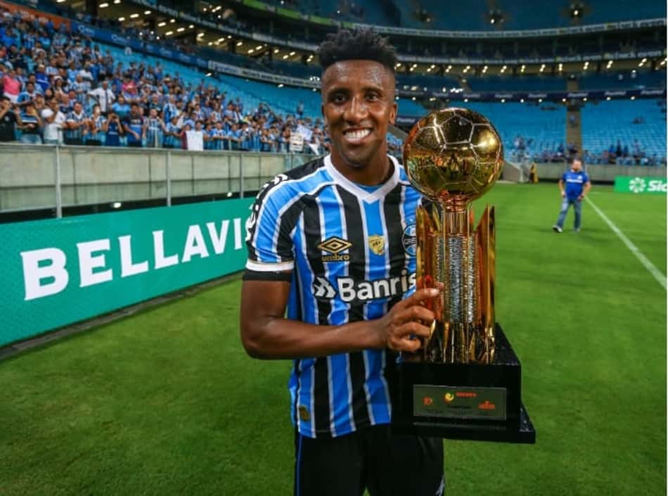 Bruno Cortez acerta a renovação de contrato com o Grêmio