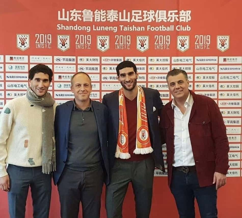 Fellaini é o primeiro jogador da Superliga Chinesa com COVID-19