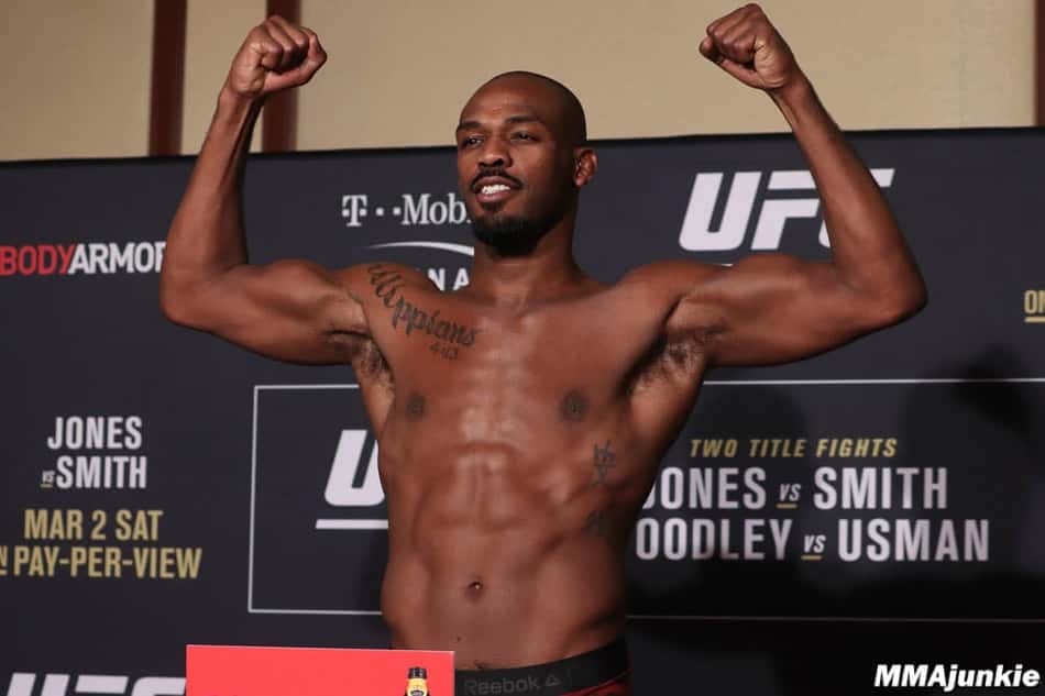 Jon Jones é preso por dirigir bêbado e uso imprudente de arma de fogo