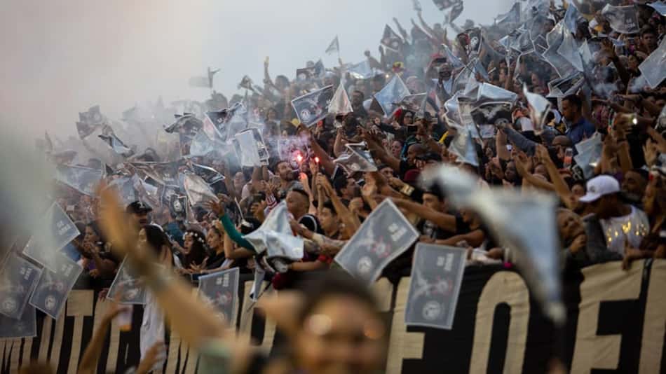 Grito de 'Palmeiras não tem Mundial' vaza no fim do desfile da Gaviões