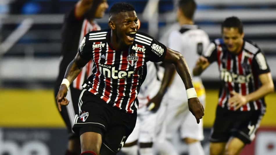 O São Paulo derrotou o Bragantino por 2 a 0, no interior, e entrou na zona de classificação do Grupo D do Campeonato Paulista. Autores dos gols, o atacante Pablo e o zagueiro Arboleda (foto) foram os destaques (notas por Carlos Andrade)&nbsp;