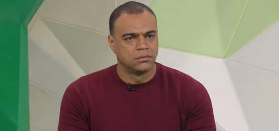 Denílson elogia fase de Daniel Alves no São Paulo: 'Tem jogado muito bem'