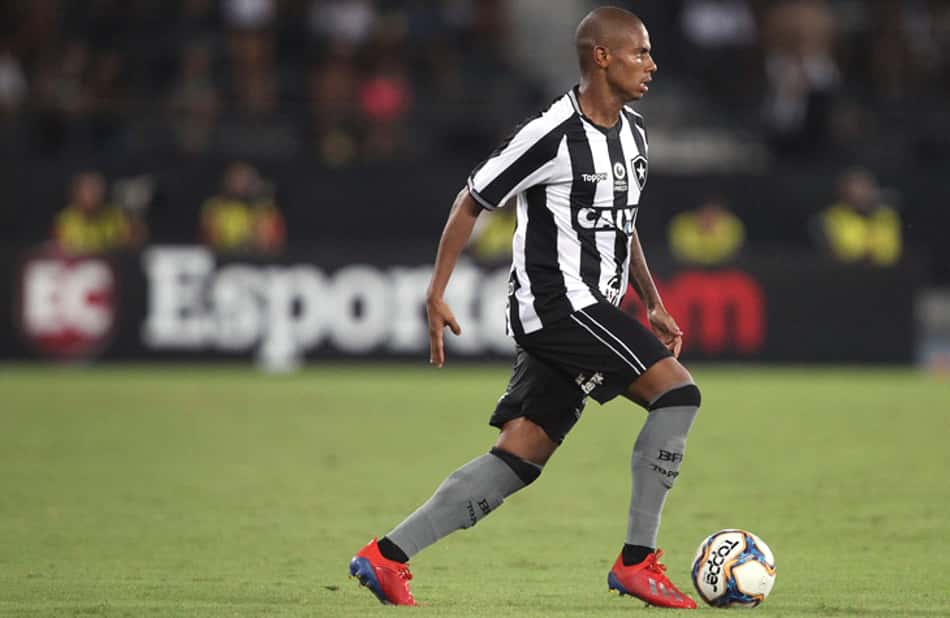 Três jogos e três funções diferentes: promissor, Rickson se torna curinga