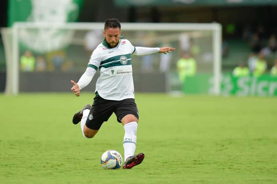 Giovanni comemora primeiro gol com camisa do Coritiba: "Primeiro de muitos"