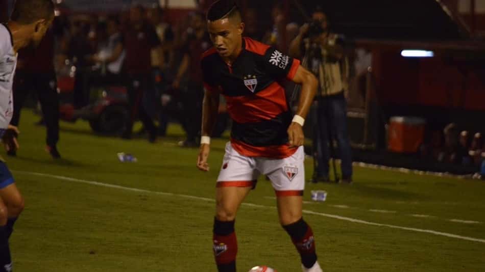 Atacante do Atlético-GO quer evitar erros do 1º turno para vencer clássico