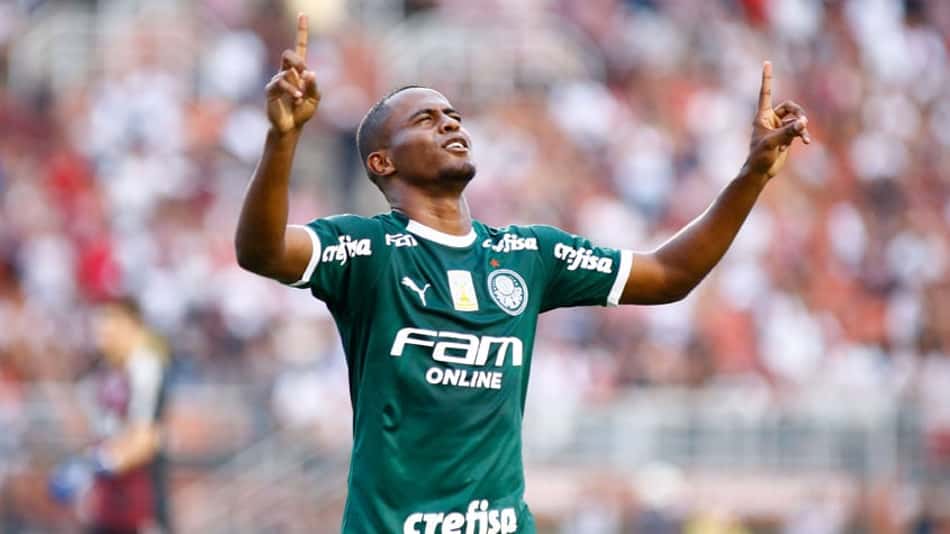 Com um golaço de Carlos Eduardo, o grande destaque do Choque-Rei no Pacaembu, o Palmeiras venceu o São Paulo por 1 a 0 na tarde deste sábado pela 11ª rodada do Campeonato Paulista e assegurou sua classificação para as semifinais da competição estadual. O jogo foi morno, mas a qualidade individual acabou decidindo. Confira as notas do LANCE! (por Carlos Bandeira de Mello) 