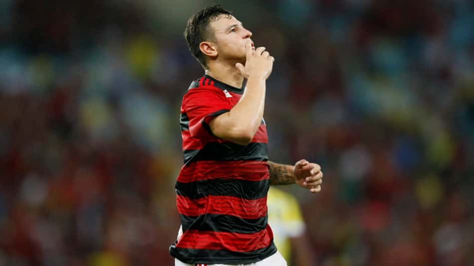 Flamengo estende contrato de volante formado no Ninho até 2023