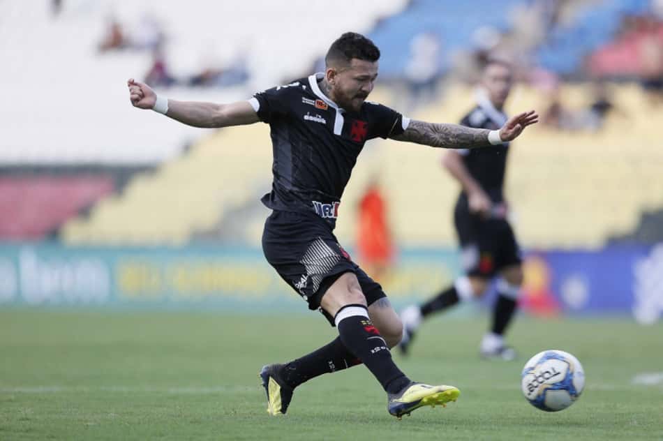 Vasco bate recorde de finalizações mas peca na pontaria