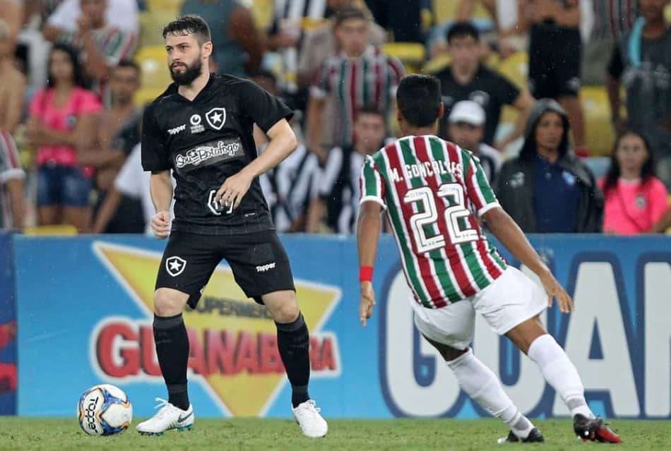 João Paulo foi o último a ser acionado por Zé no clássico contra o Fluminense, neste domingo 