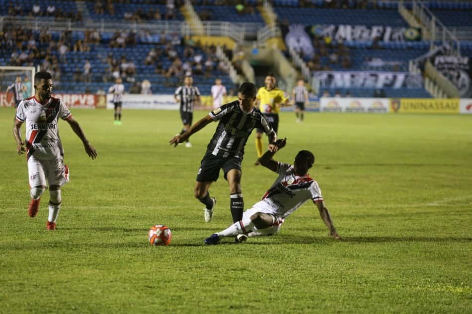 Ceará e Fortaleza vencem e garantem vaga na semifinal