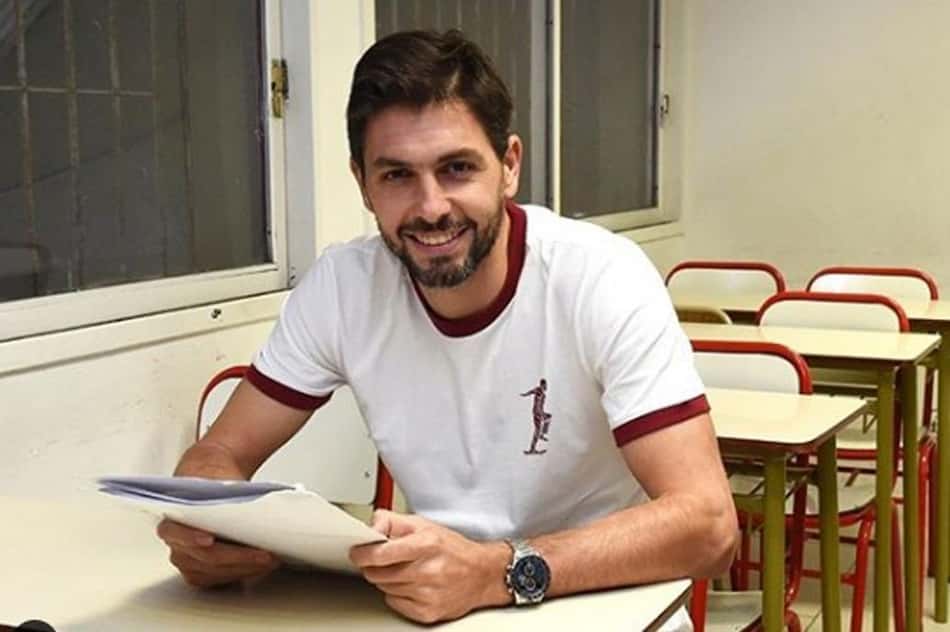 Aos 36 anos, goleiro do River Plate conclui ensino secundário em escola do clube