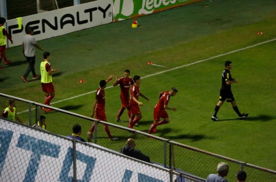 Mesmo em jogo travado, Inter bate Novo Hamburgo e fica perto da semi no Gauchão