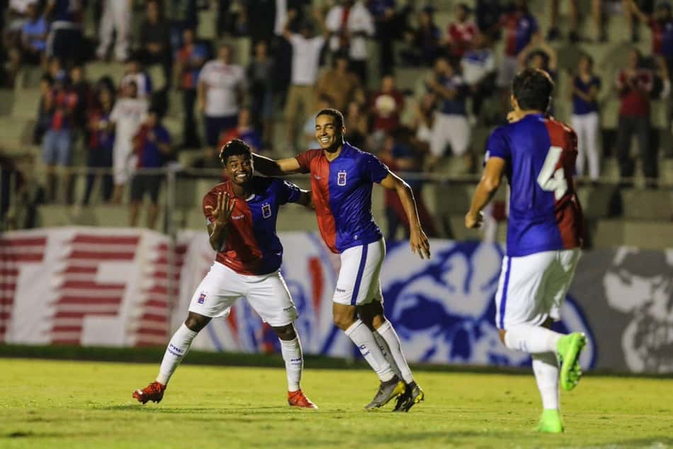 Na Vila Capanema, Paraná e CRB buscam a primeira vitória na Série B