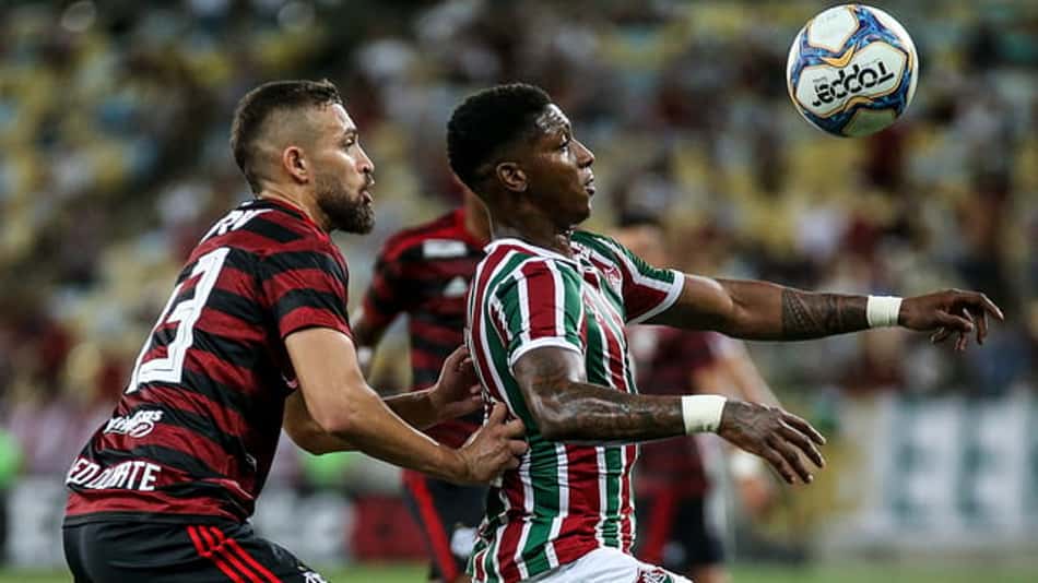 Confusões, VAR e pênalti: Fluminense leva gol no fim e é derrotado