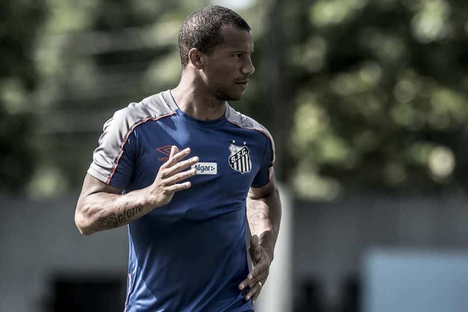 Sánchez recepciona elenco do Santos no CT Rei Pelé após classificação