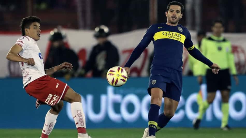 Fernando Gago pode deixar a aposentadoria de lado e acertar com time sul-americano