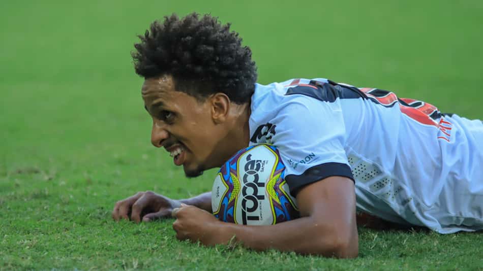 Quase 40% dos gols sofridos pelo Vasco em 2019 saíram nos 15 minutos finais