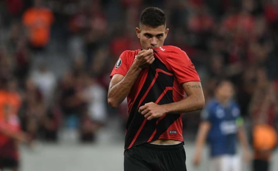 Bruno Guimarães teria princípio de acordo com o Atlético de Madrid