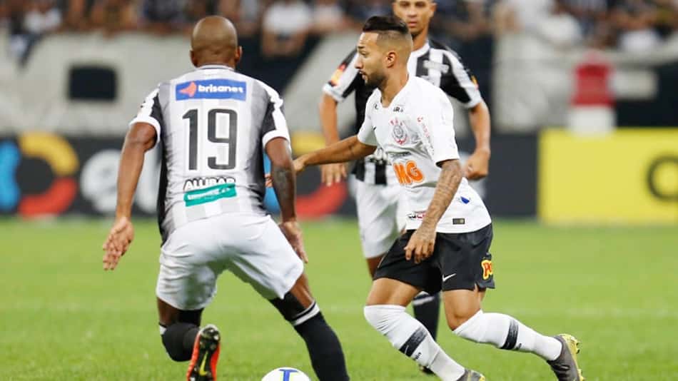 Timão perde em jogo com Cássio expulso, mas avança na Copa do BR