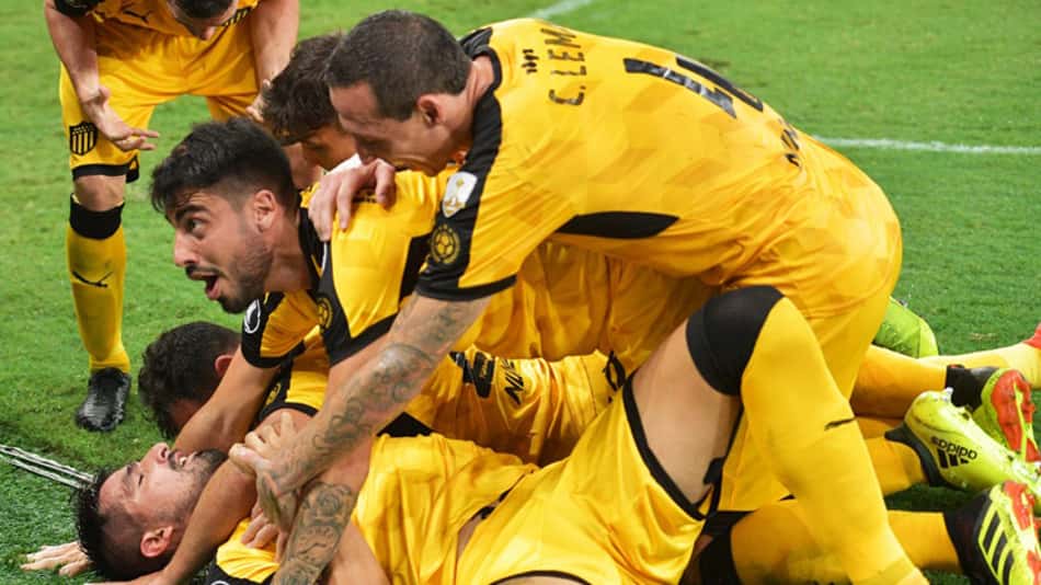 Respeitando seu estilo e limites, Peñarol faz apresentação digna da tradição