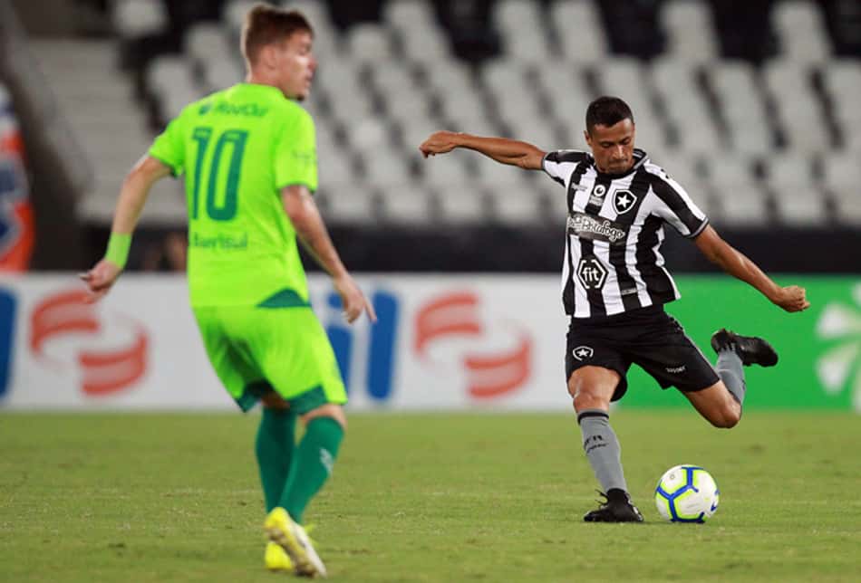 O Botafogo ficou no empate em 1 a 1 com o Juventude, nesta quinta-feira, no Nilton Santos, no jogo de ida da terceira fase da Copa do Brasil. Agora, o Alvinegro terá que buscar a vaga na próxima fase da competição em Caxias do Sul. Autor do gol dos anfitriões, Erik foi o melhor da equipe. Veja as notas do LANCE! por&nbsp;Carlos Bandeira de Mello (carlosandrade@lancenet.com.br)