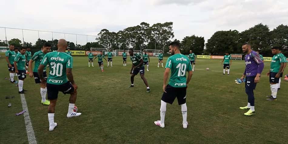 Bolt faz comemoração de Gustagol e é 'repreendido' por Deyverson